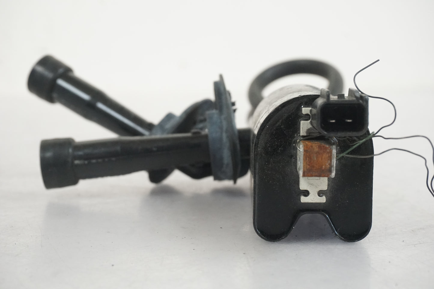 Höger sida på Tändspole från en Suzuki GSX 1400 -2002 motorcykel.