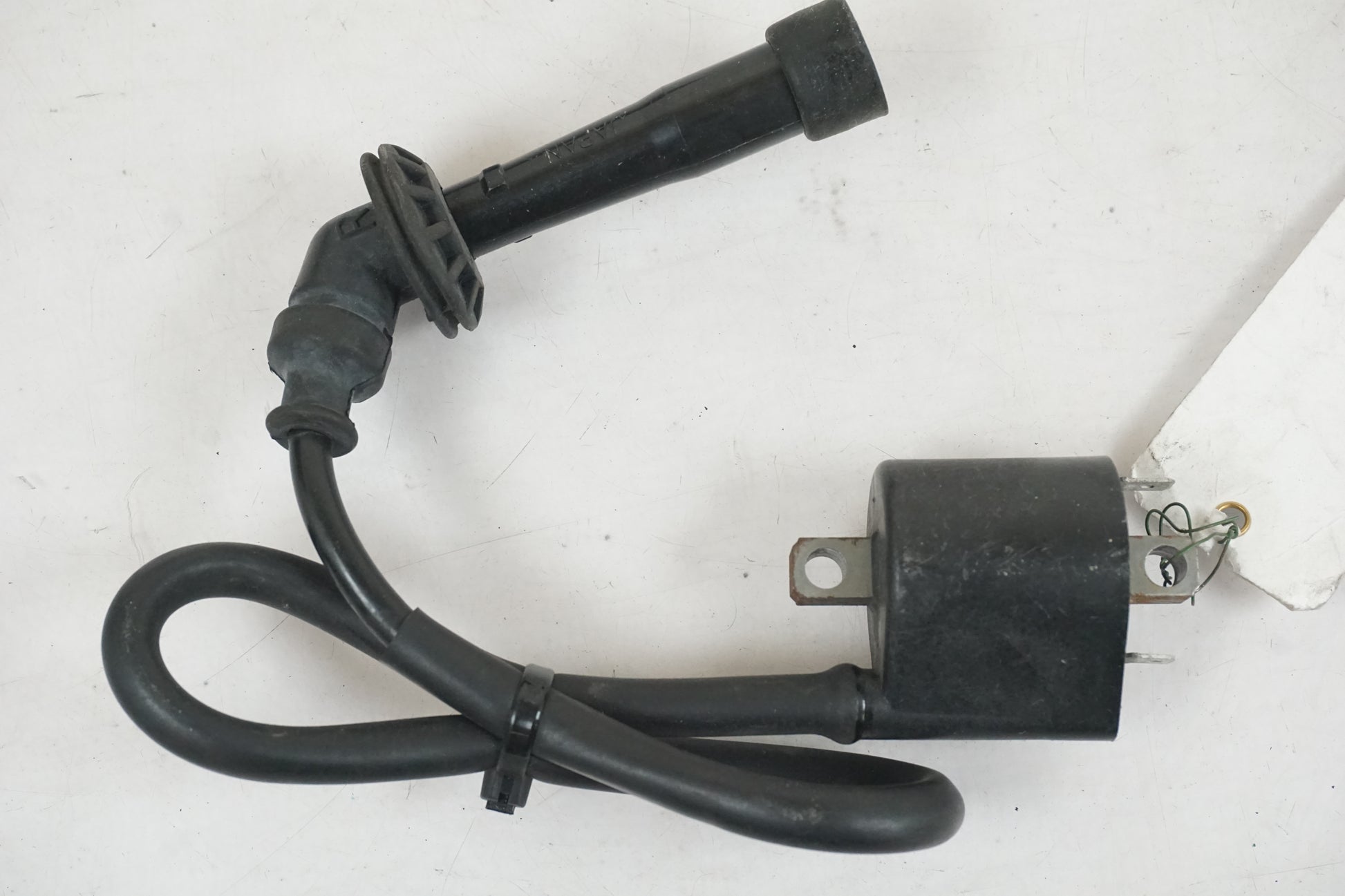 Baksidan på Tändspole från en Suzuki SV 1000 -2004 motorcykel.