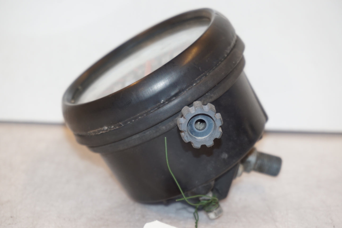 Höger sida på Hastighetsmätare från en Yamaha FZ 750 -1985 motorcykel.