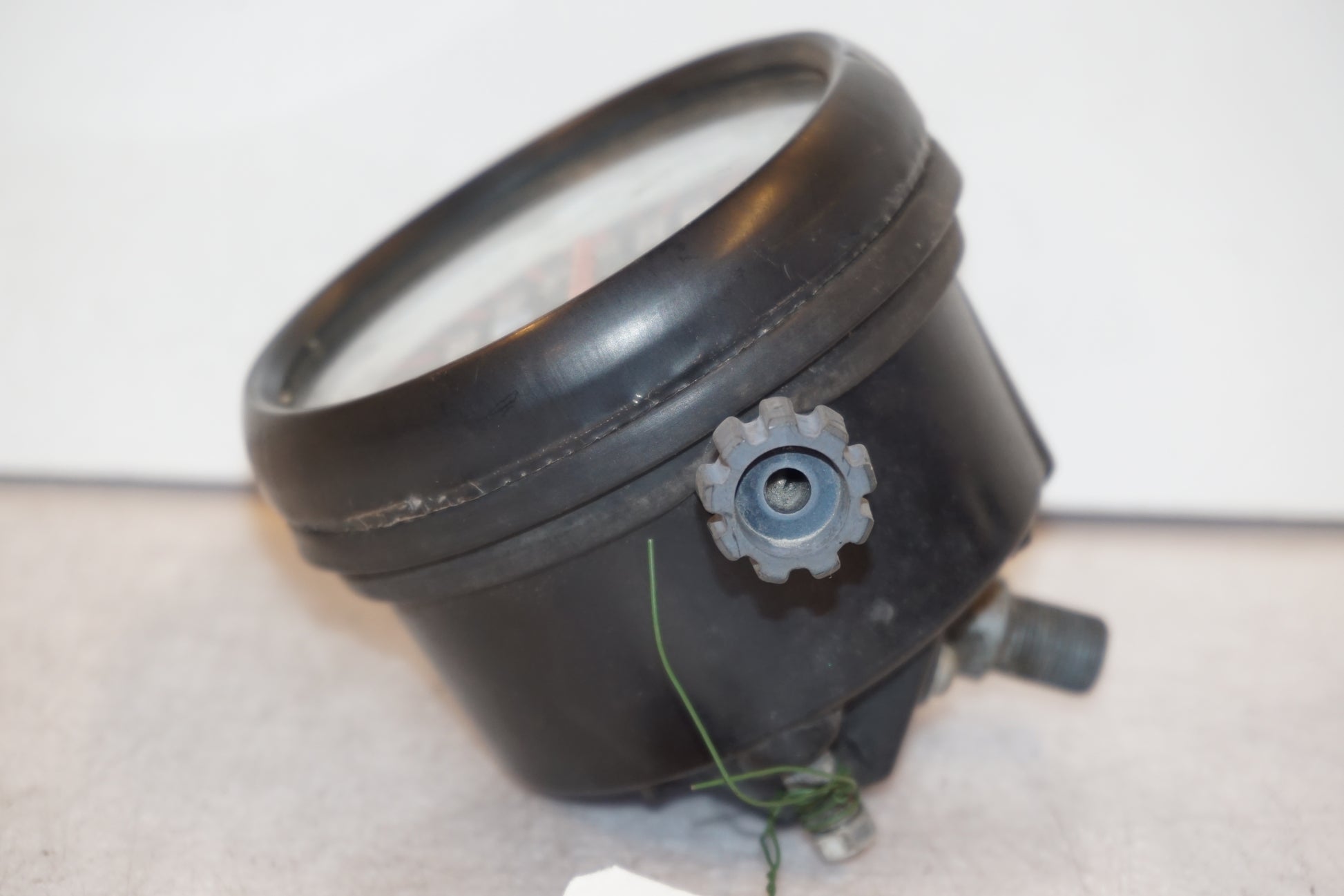 Höger sida på Hastighetsmätare från en Yamaha FZ 750 -1985 motorcykel.