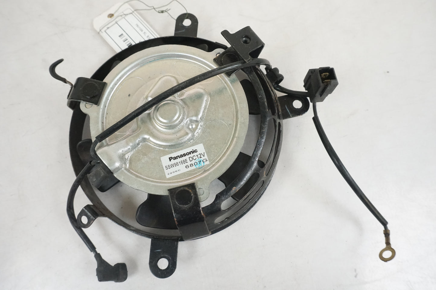 Höger sida på Vattenkylfläkt från en Honda XL 650 V -2007 motorcykel.