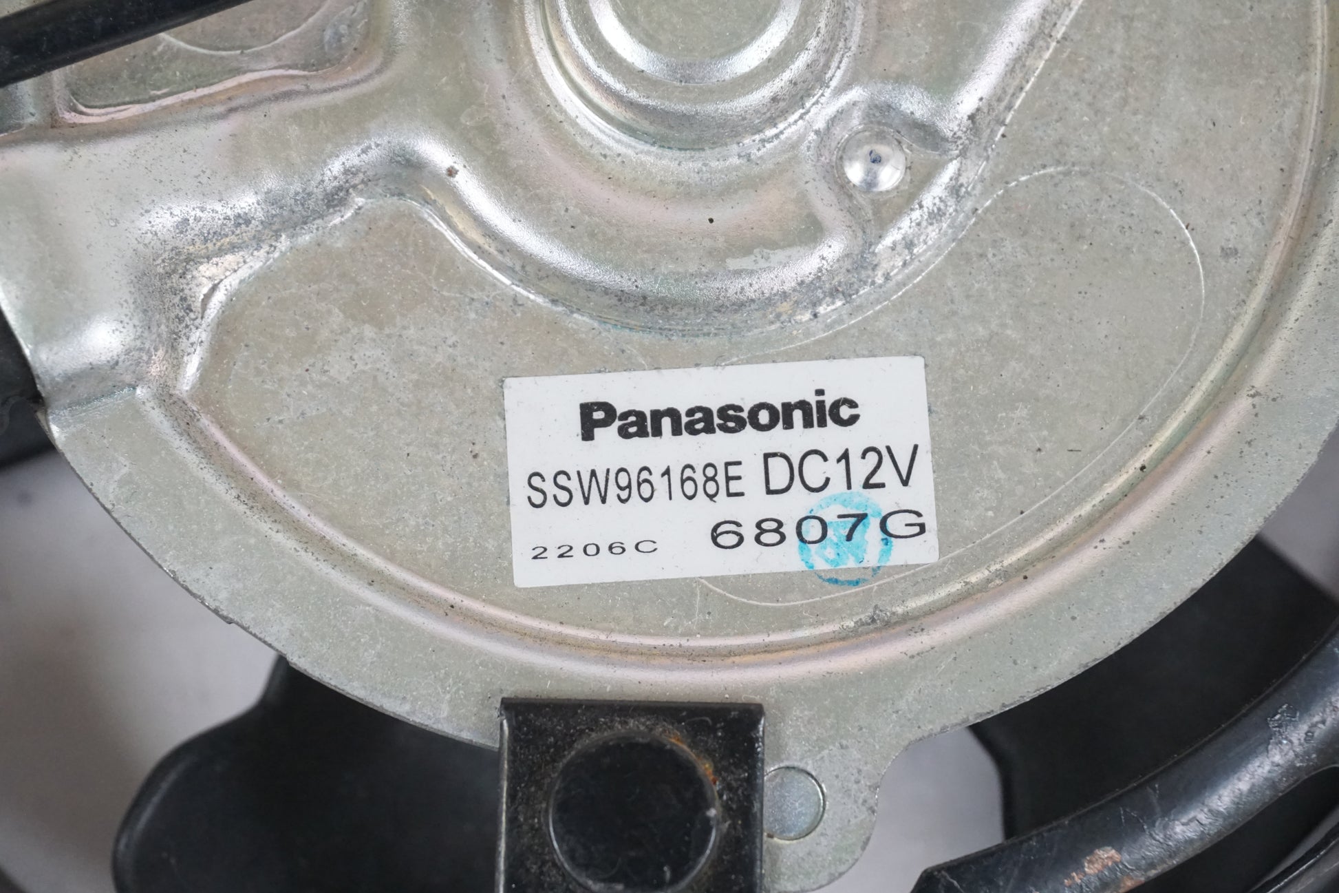 Vänster sida på Vattenkylfläkt från en Honda XL 650 V -2007 motorcykel.