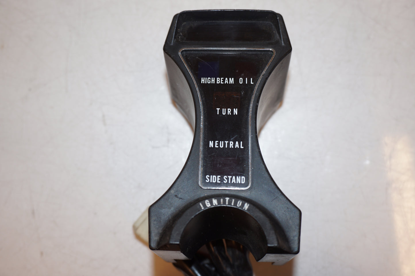 Baksidan på Instrumentpanel från en Suzuki GS 1000 -1983 motorcykel.