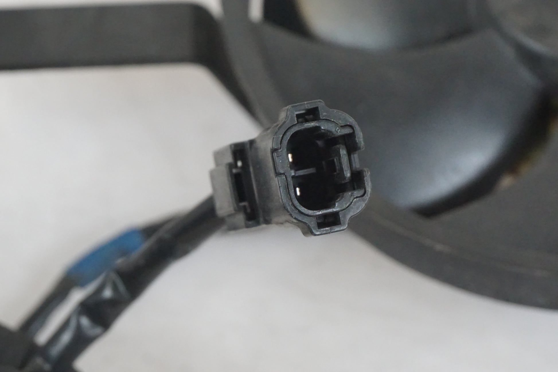 Baksidan på Vattenkylfläkt från en Honda CBR 600 RR -2003 motorcykel.