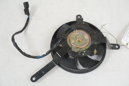 Vänster sida på Vattenkylfläkt från en Honda CBR 600 RR -2003 motorcykel.