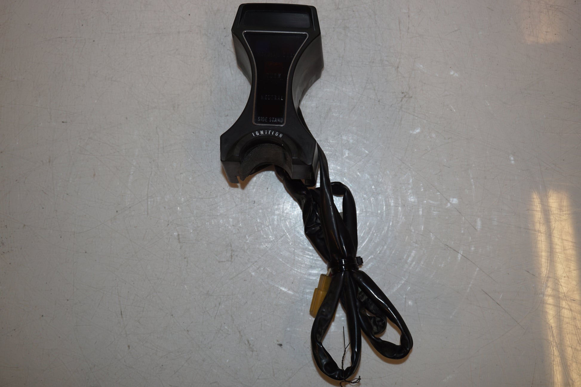 Framsidan på Kontrollamppanel från en Suzuki GS 850 G -1982 motorcykel.