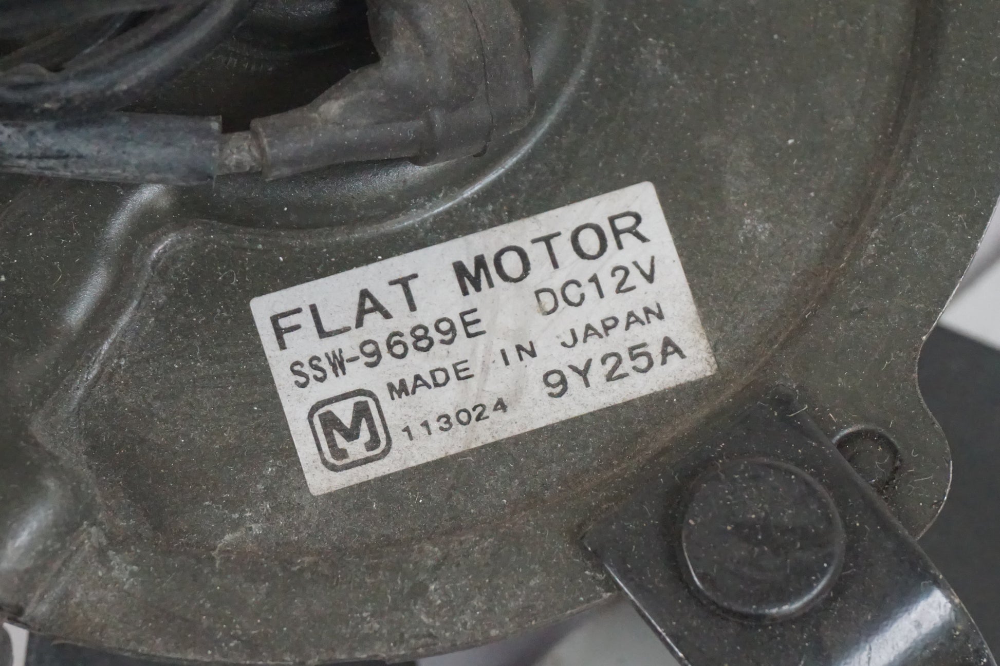 Vänster sida på Vattenkylfläkt från en Honda VT 600 C -1999 motorcykel.