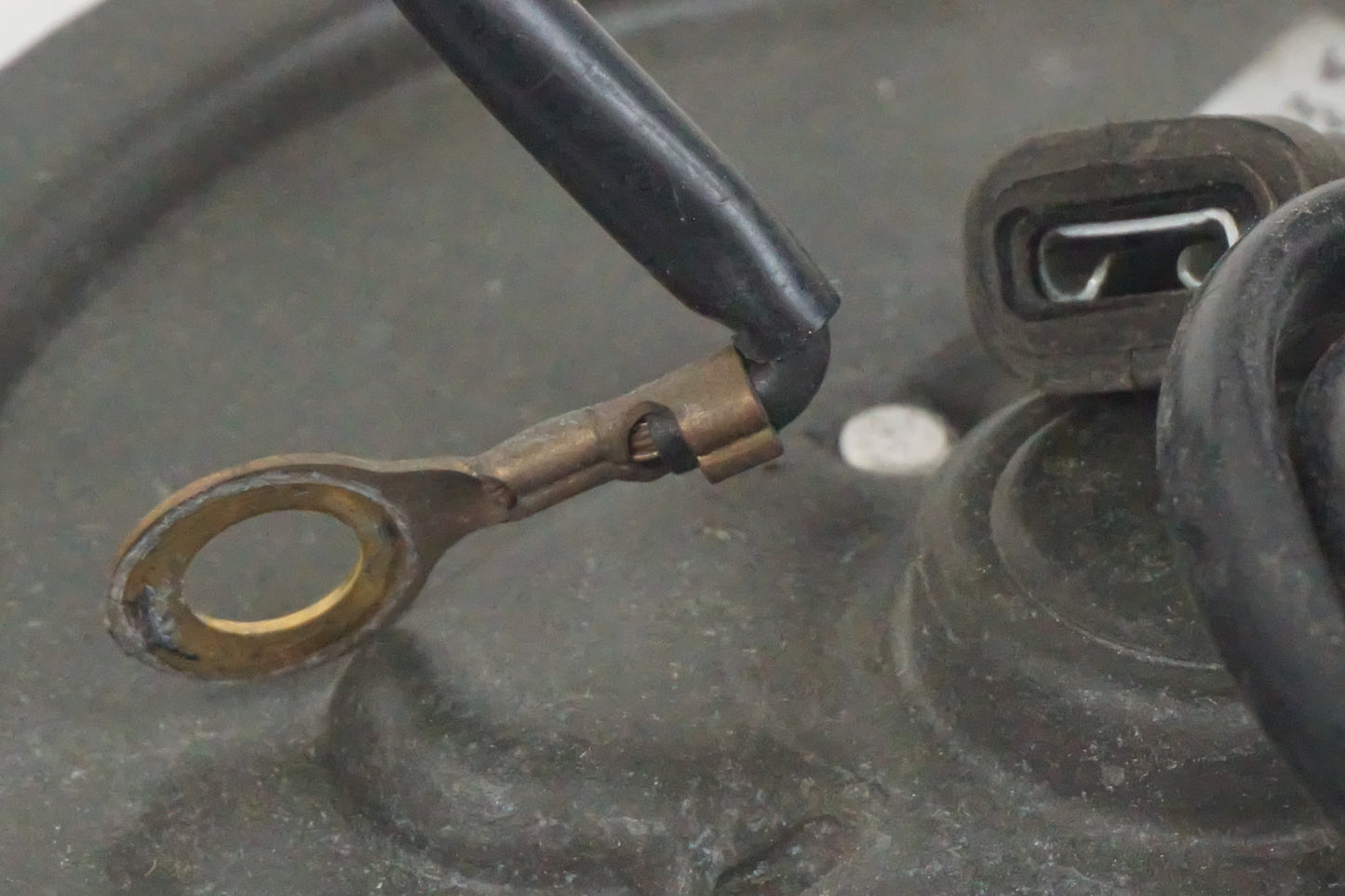 Snett uppifrån på Vattenkylfläkt från en Honda VT 600 C -1999 motorcykel.