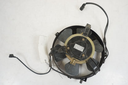 Vänster sida på Vattenkylfläkt från en Honda VFR 750 -1988 motorcykel.