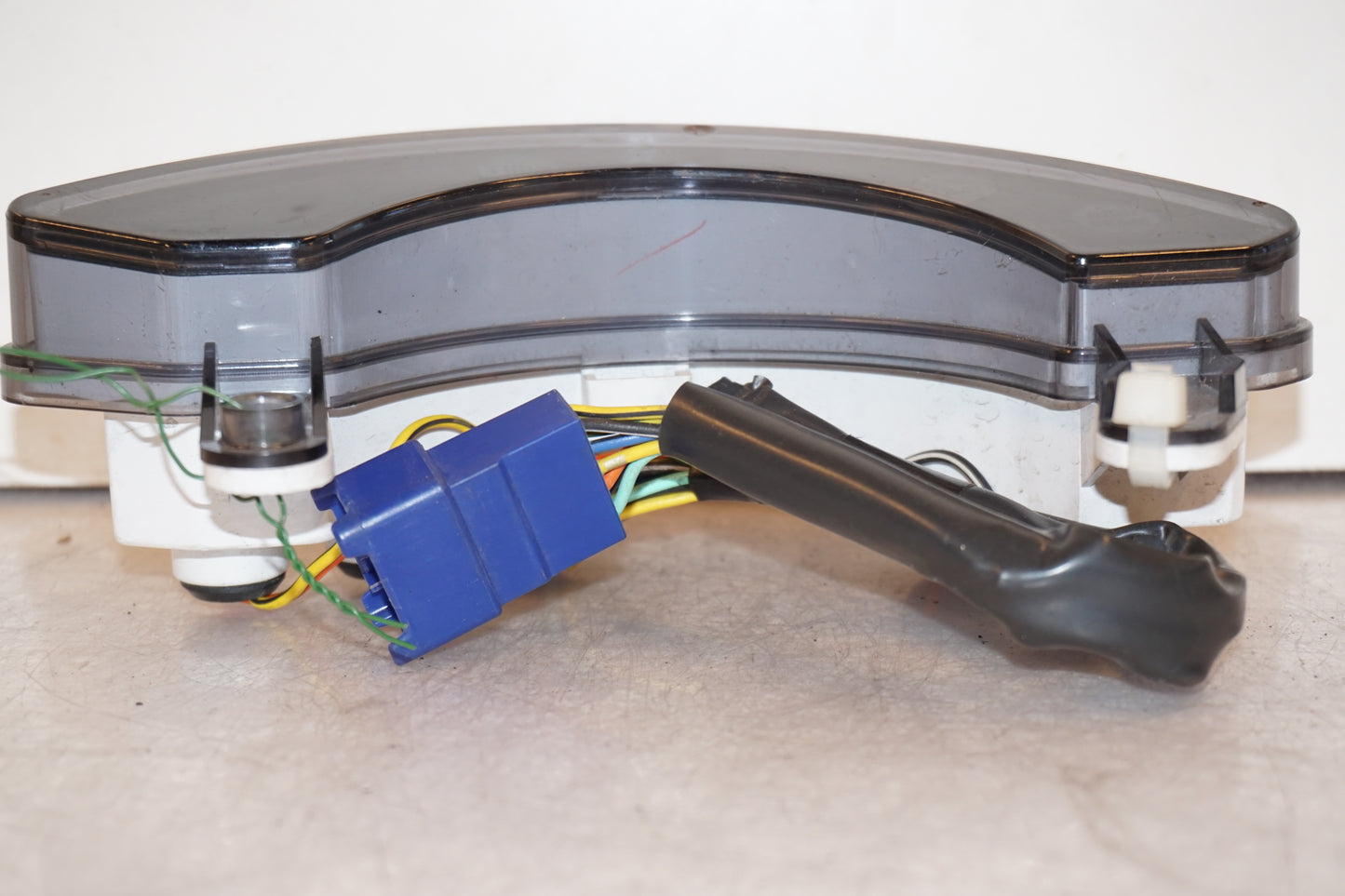 Baksidan på Varningslampor från en Suzuki RF 900 R -1996 motorcykel.