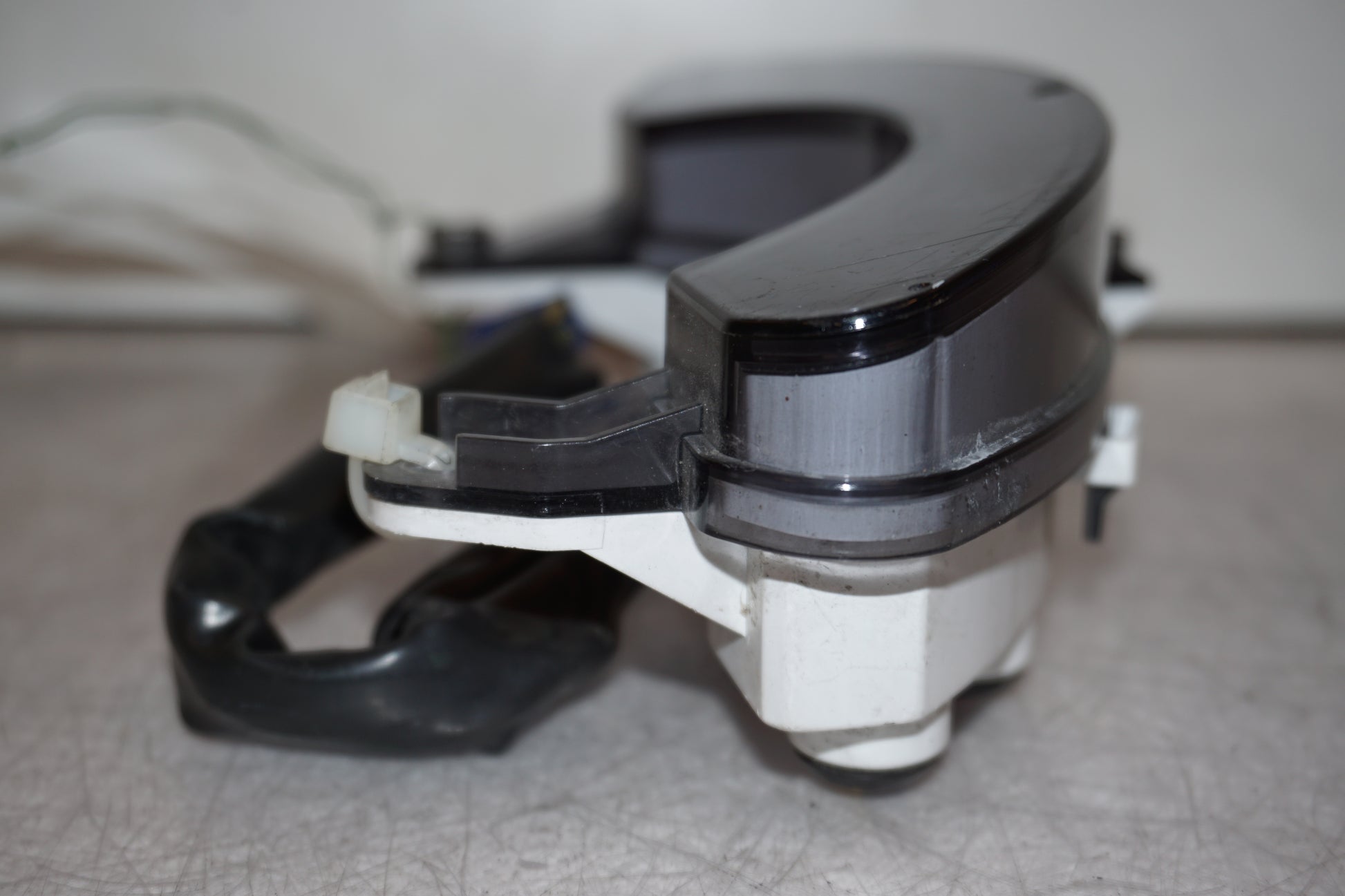 Snett uppifrån på Varningslampor från en Suzuki RF 900 R -1996 motorcykel.