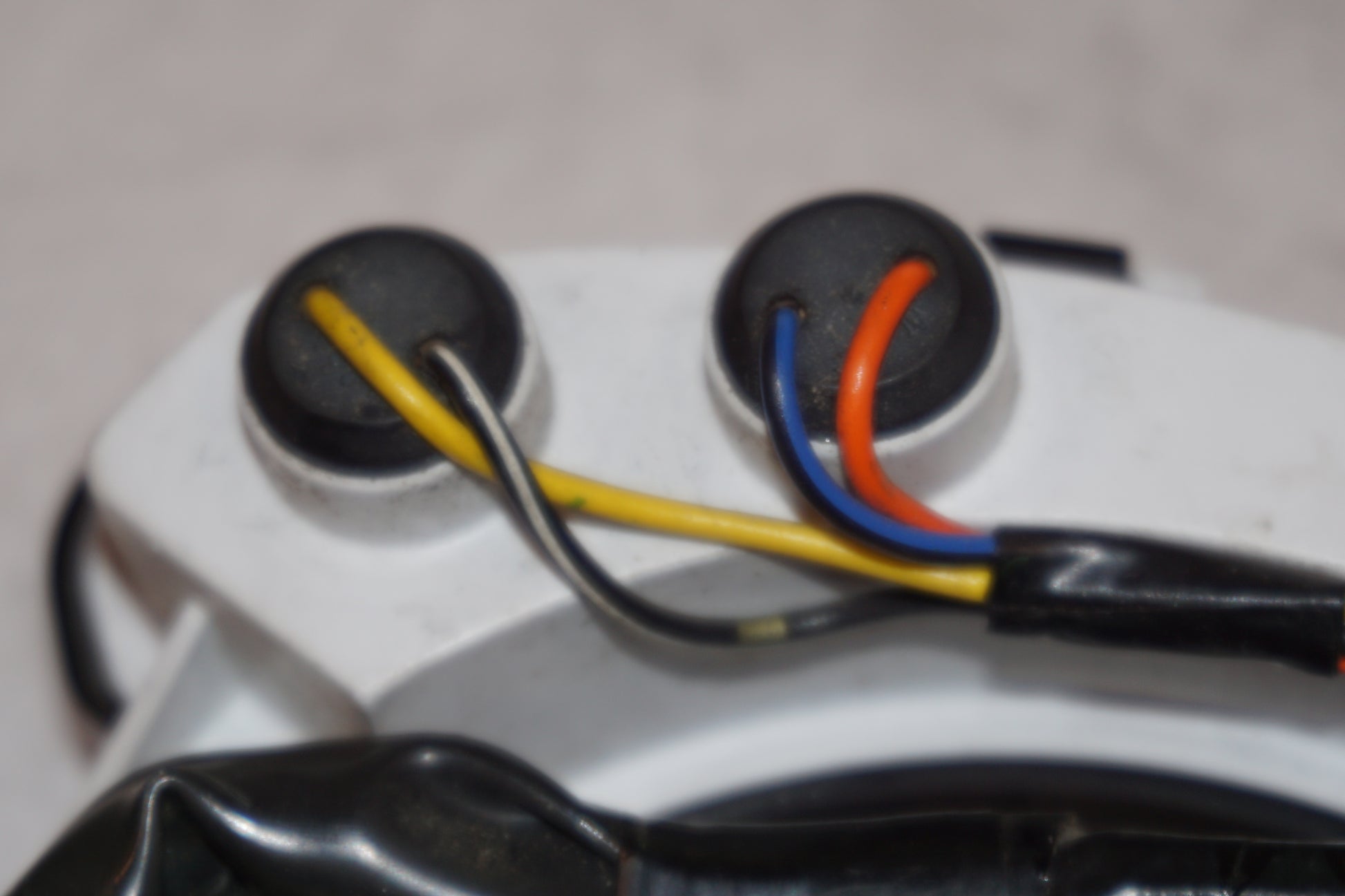 Extrabild1 på Varningslampor från en Suzuki RF 900 R -1996 motorcykel.