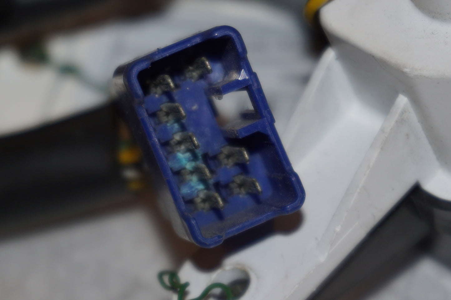 Extrabild3 på Varningslampor från en Suzuki RF 900 R -1996 motorcykel.