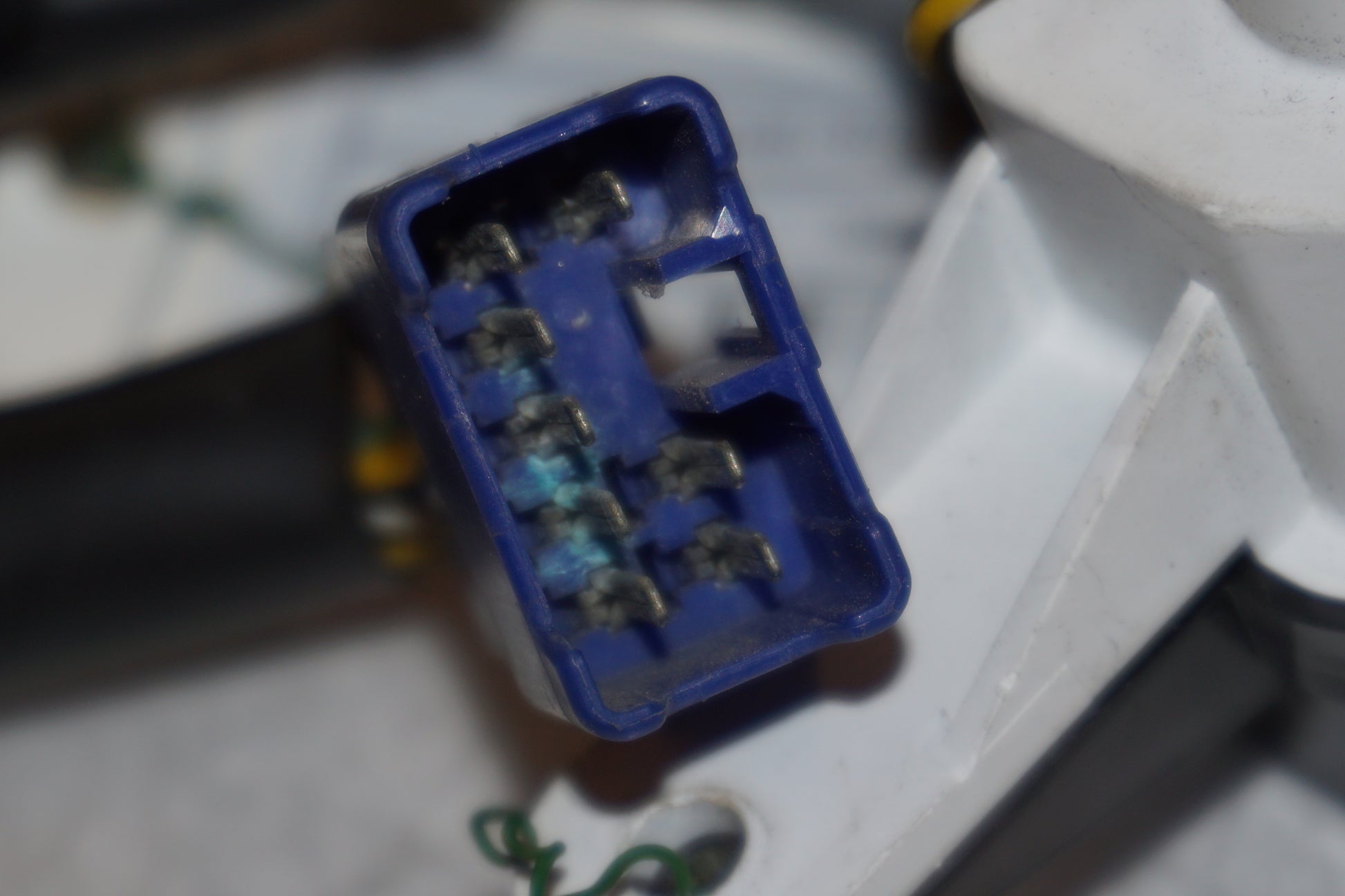 Extrabild3 på Varningslampor från en Suzuki RF 900 R -1996 motorcykel.