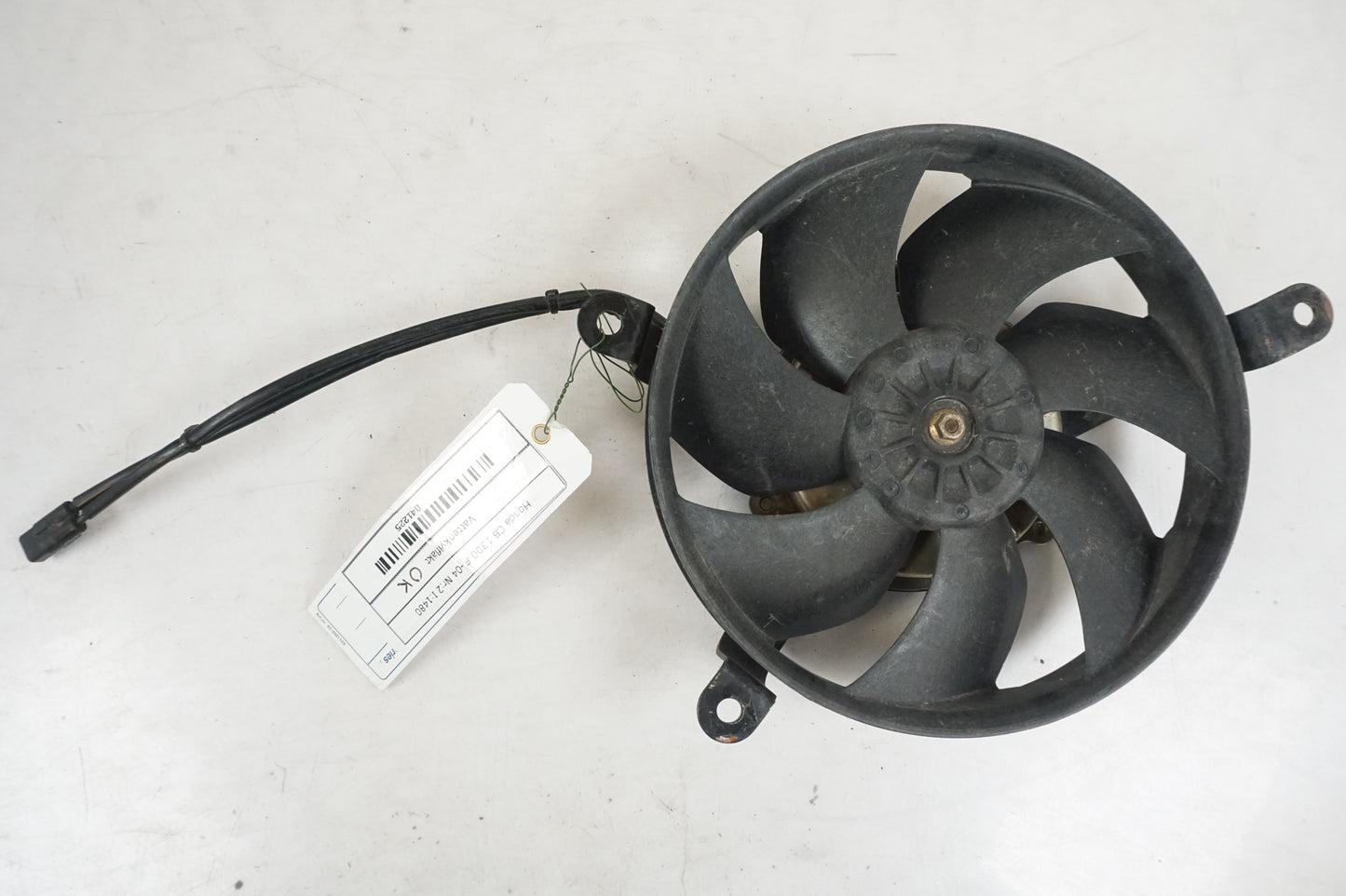 Framsidan på Vattenkylfläkt från en Honda CB 1300 F -2004 motorcykel.