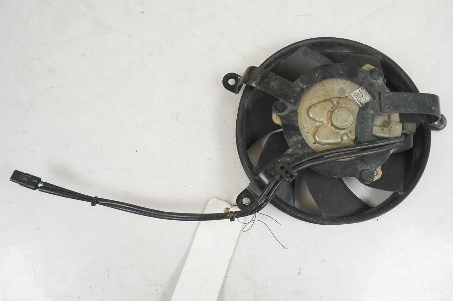 Höger sida på Vattenkylfläkt från en Honda CB 1300 F -2004 motorcykel.