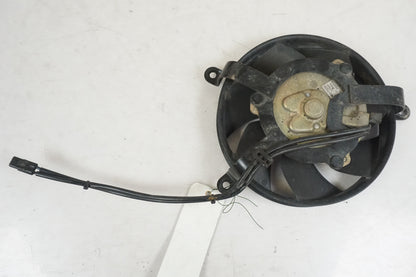 Höger sida på Vattenkylfläkt från en Honda CB 1300 F -2004 motorcykel.