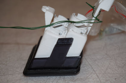 Vänster sida på Varningslampkonsoll från en Suzuki VS 800 -2000 motorcykel.