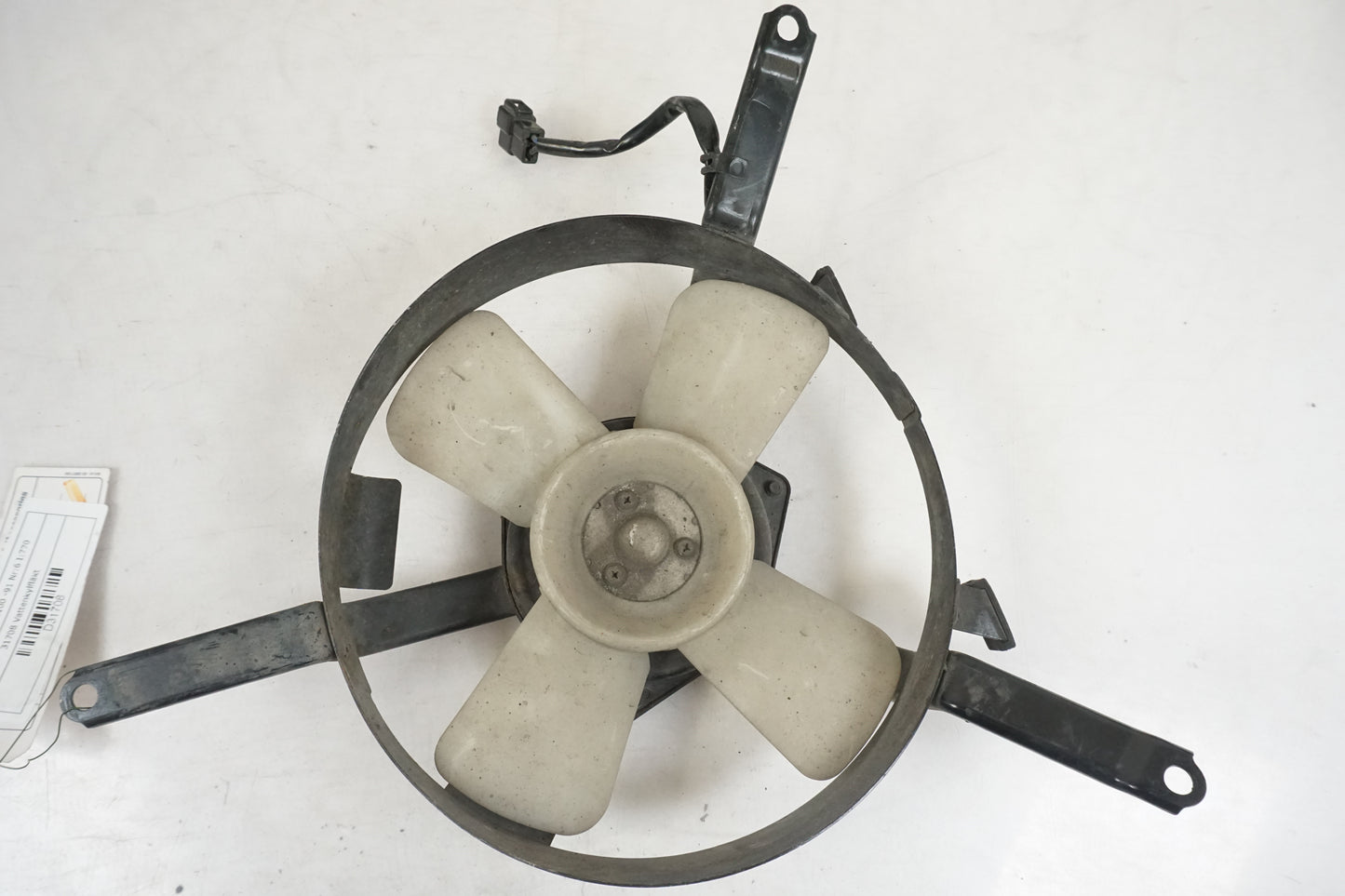 Framsidan på Vattenkylfläkt från en Kawasaki ZZR 1100 -1991 motorcykel.