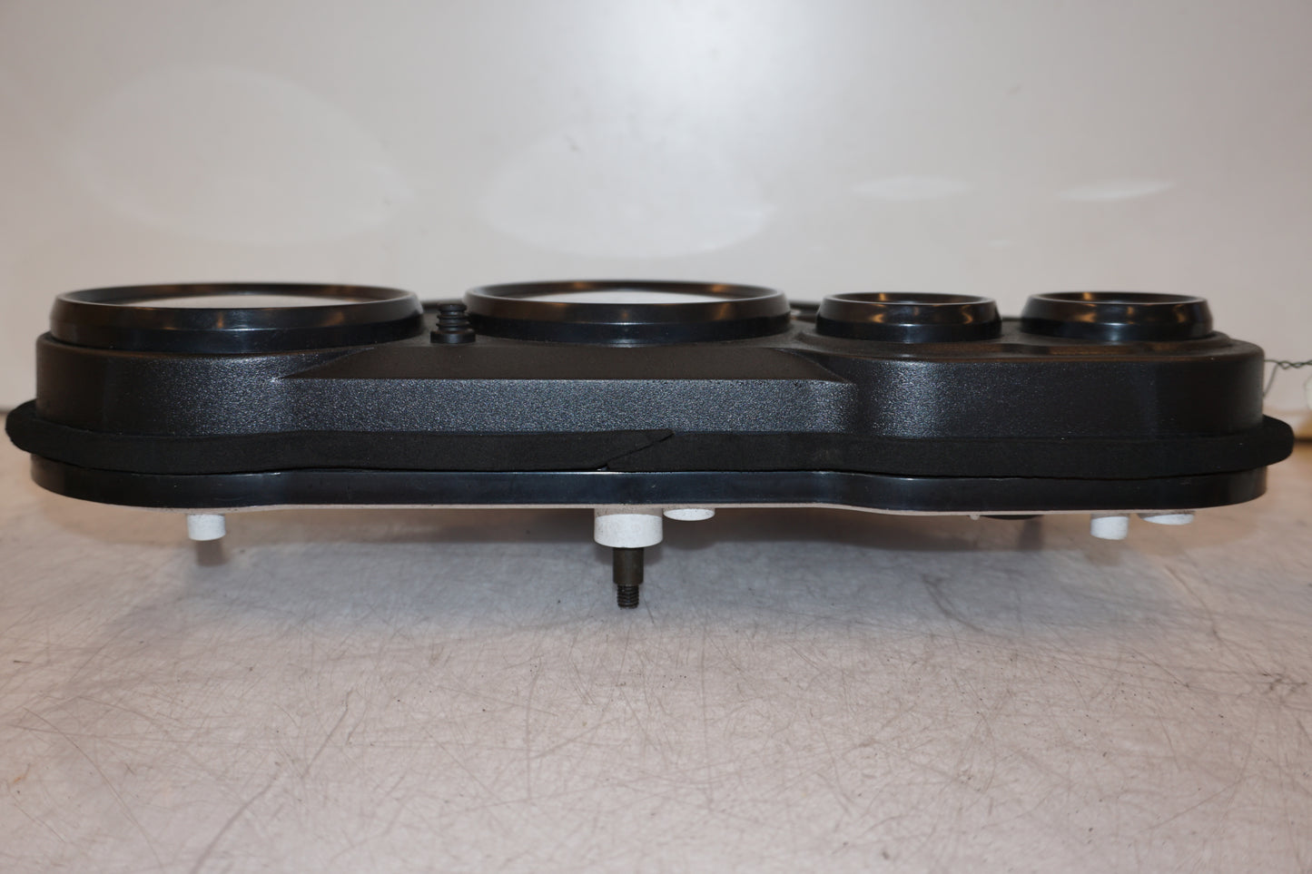 Baksidan på Instrumentpanel från en Suzuki GSX 600 F -2000 motorcykel.