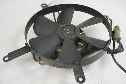 Höger sida på Vattenkylfläkt från en Honda CBR 1100 XX -1997 motorcykel.