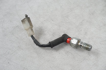 Contact de feu de frein