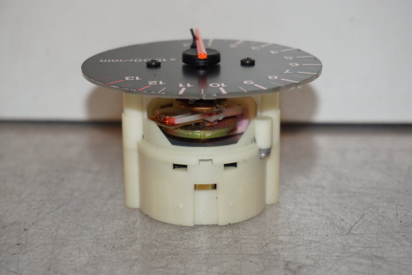 Vänster sida på Varvräknare från en Suzuki RF 900 R -1998 motorcykel.