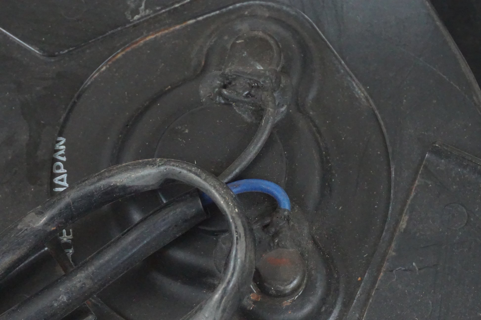 Vänster sida på Vattenkylfläkt från en Kawasaki ZZR 1200 -2002 motorcykel.