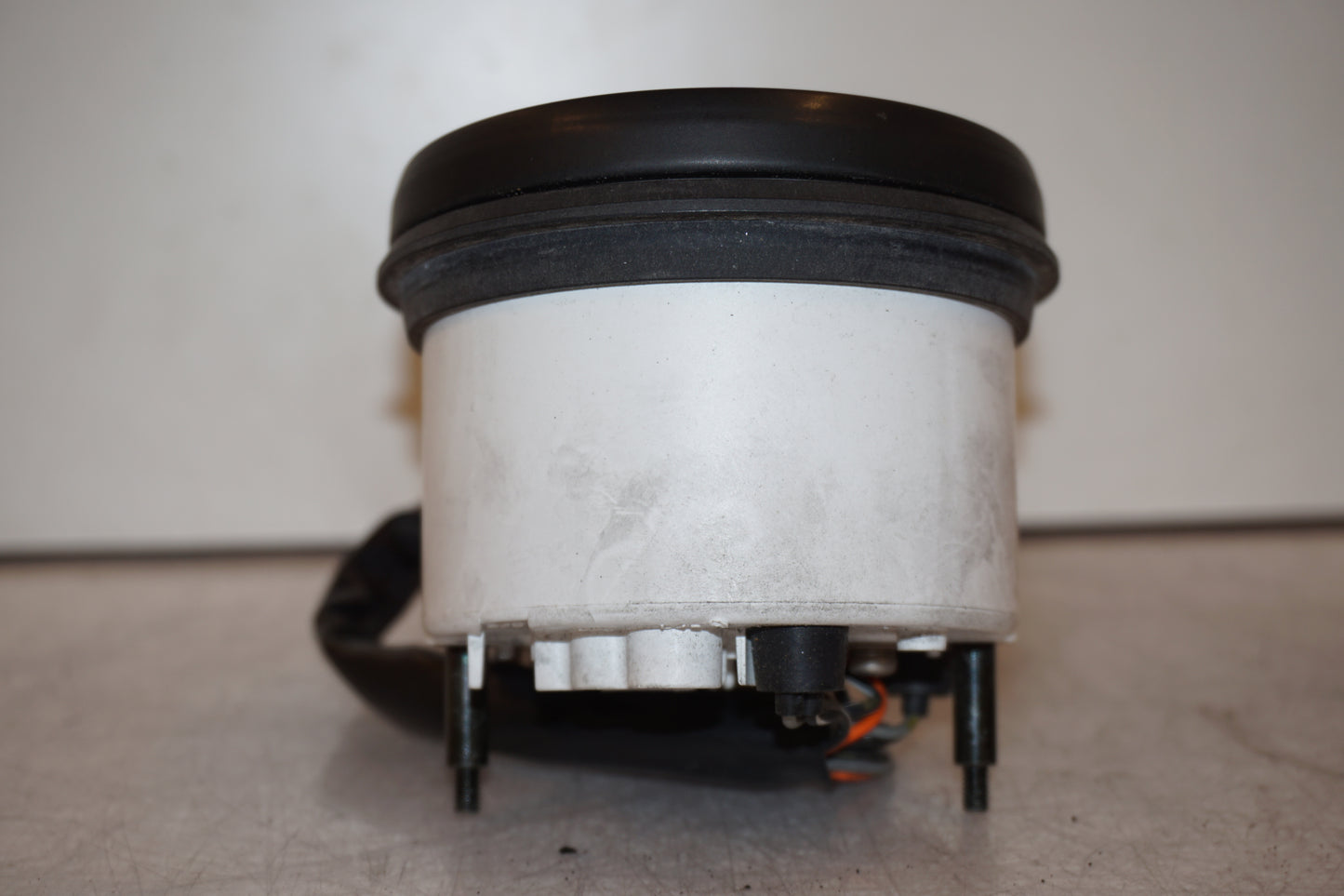 Snett uppifrån på Varvräknare från en Suzuki RF 900 R -1998 motorcykel.