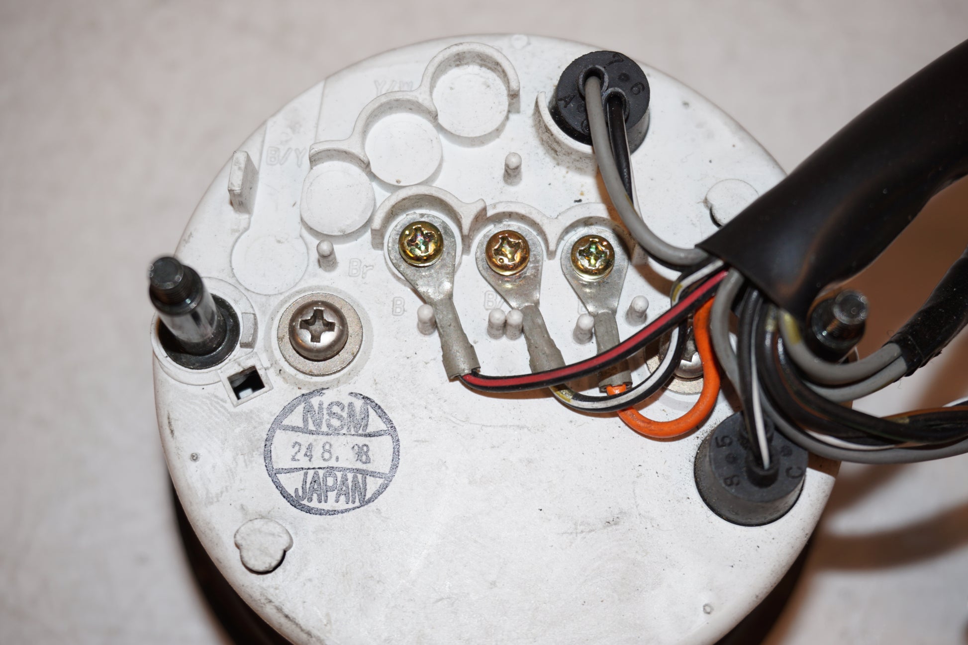 Extrabild2 på Varvräknare från en Suzuki RF 900 R -1998 motorcykel.