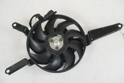 Framsidan på Vattenkylfläkt från en Kawasaki ZX-10R -2005 motorcykel.