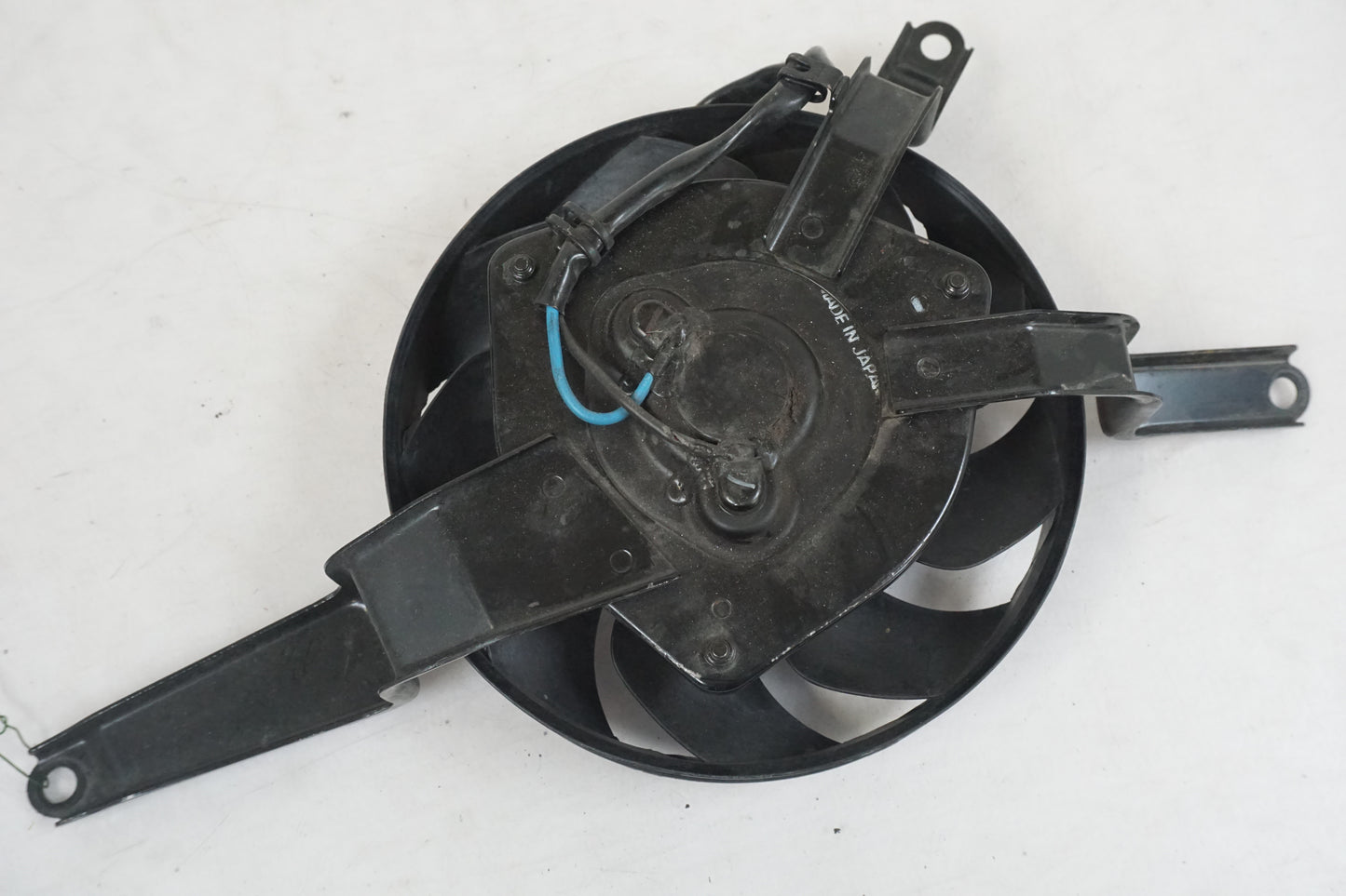 Vänster sida på Vattenkylfläkt från en Kawasaki ZX-10R -2005 motorcykel.