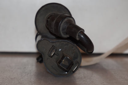 Snett uppifrån på Tändspole från en Yamaha TDM 850 -1996 motorcykel.