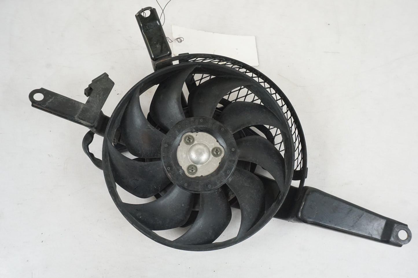 Framsidan på Vattenkylfläkt från en Kawasaki ZZR 1200 -2002 motorcykel.