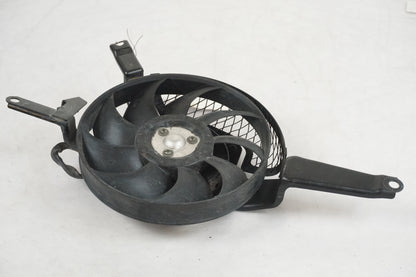 Baksidan på Vattenkylfläkt från en Kawasaki ZZR 1200 -2002 motorcykel.