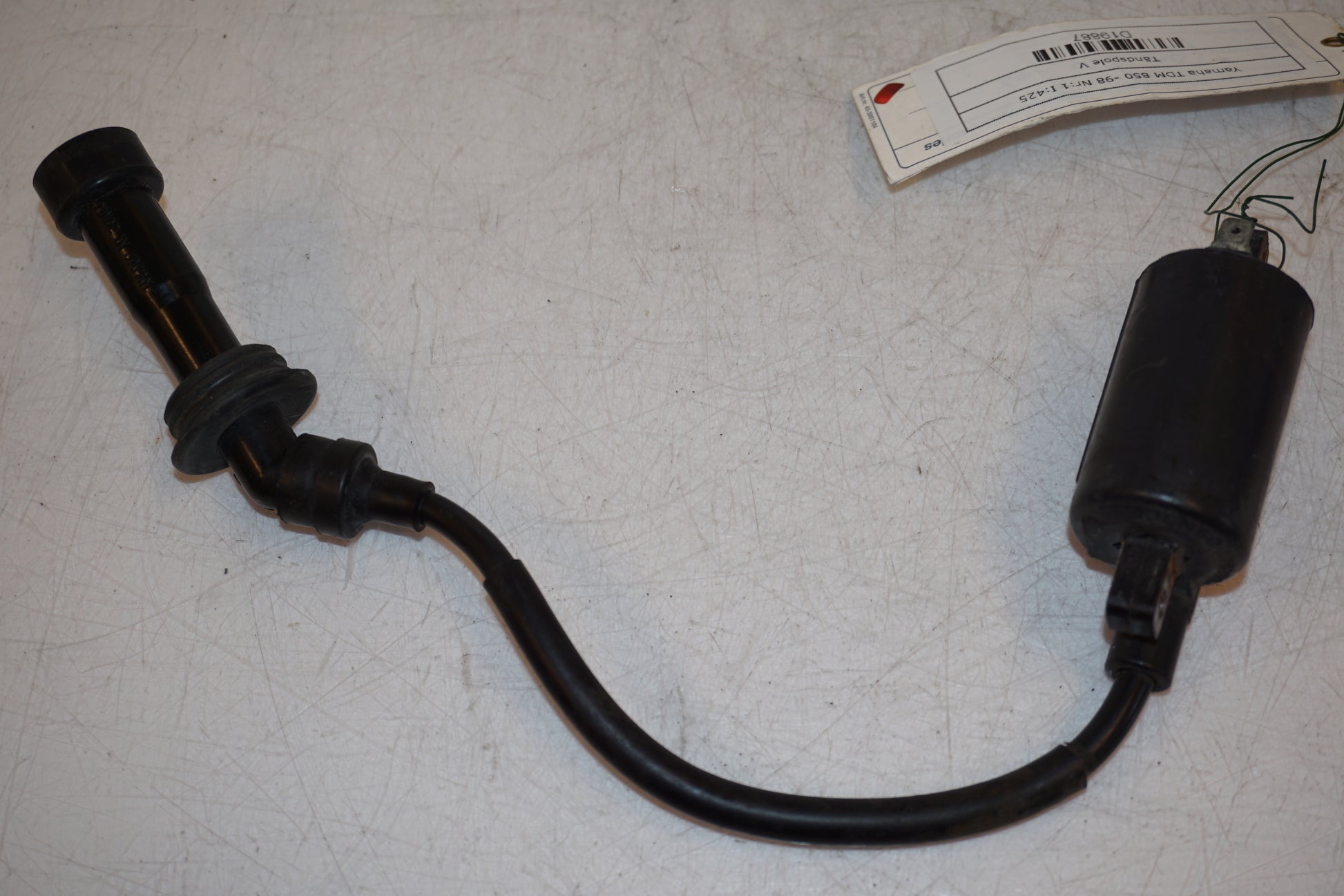 Vänster sida på Tändspole från en Yamaha TDM 850 -1998 motorcykel.