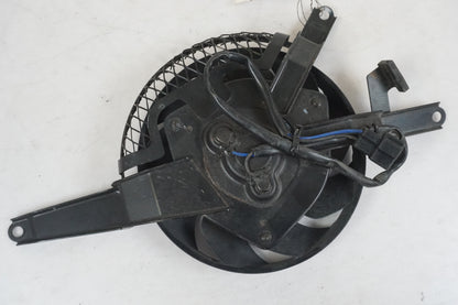 Vänster sida på Vattenkylfläkt från en Kawasaki ZZR 1200 -2002 motorcykel.