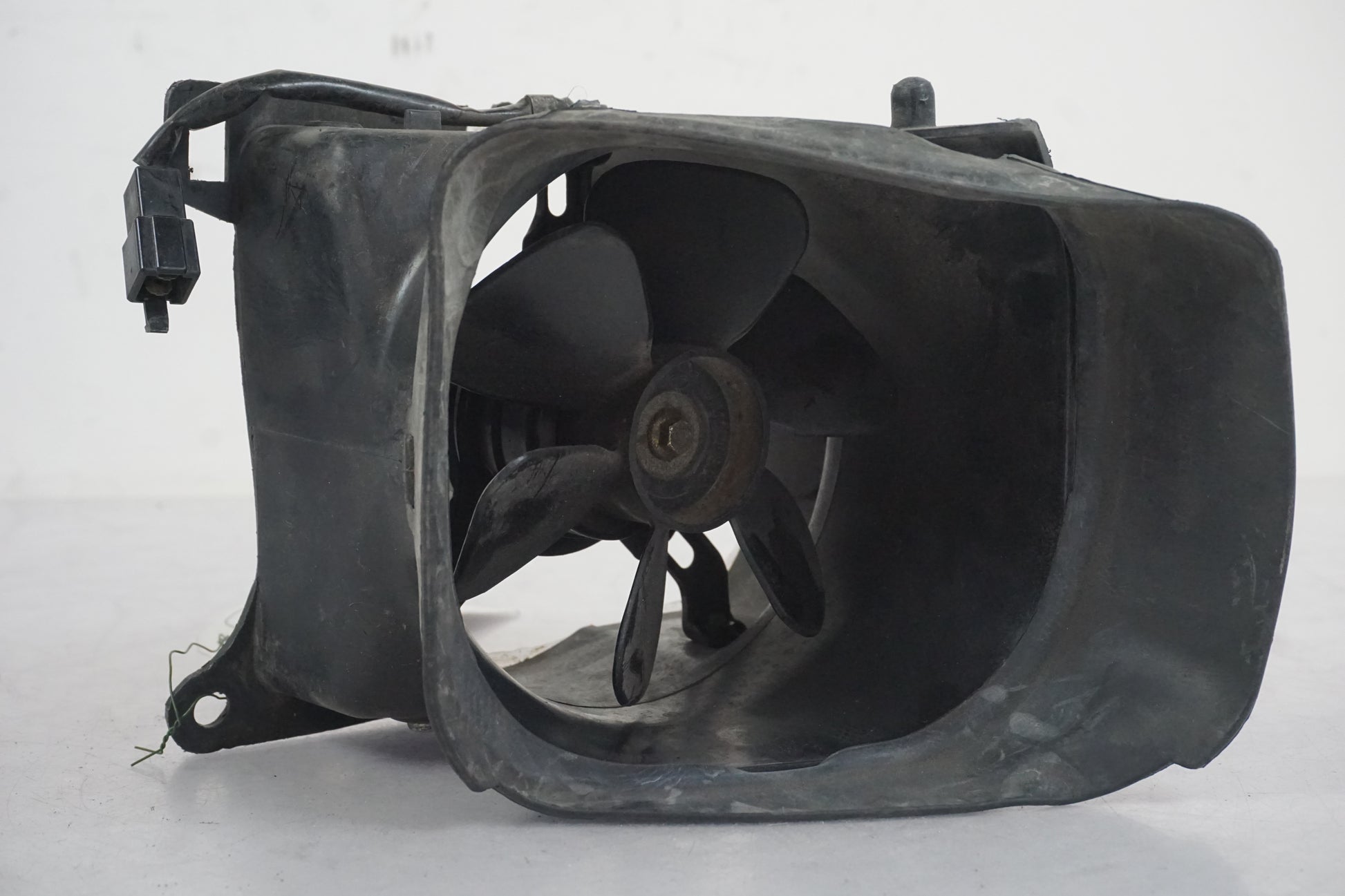 Framsidan på Vattenkylfläkt från en Honda GL 1500 -1998 motorcykel.