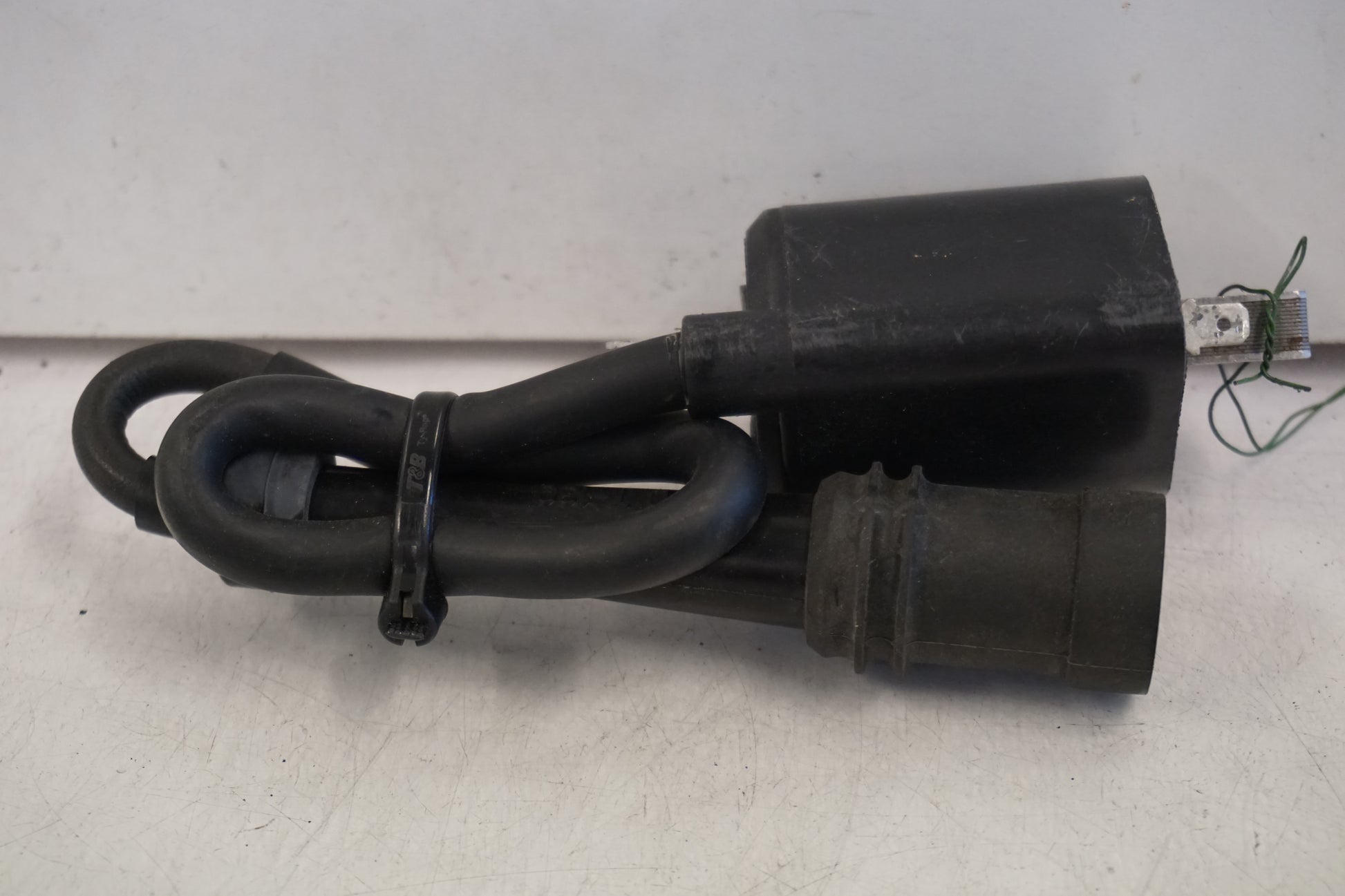 Framsidan på Tändspole från en Yamaha XVS 650 -1998 motorcykel.