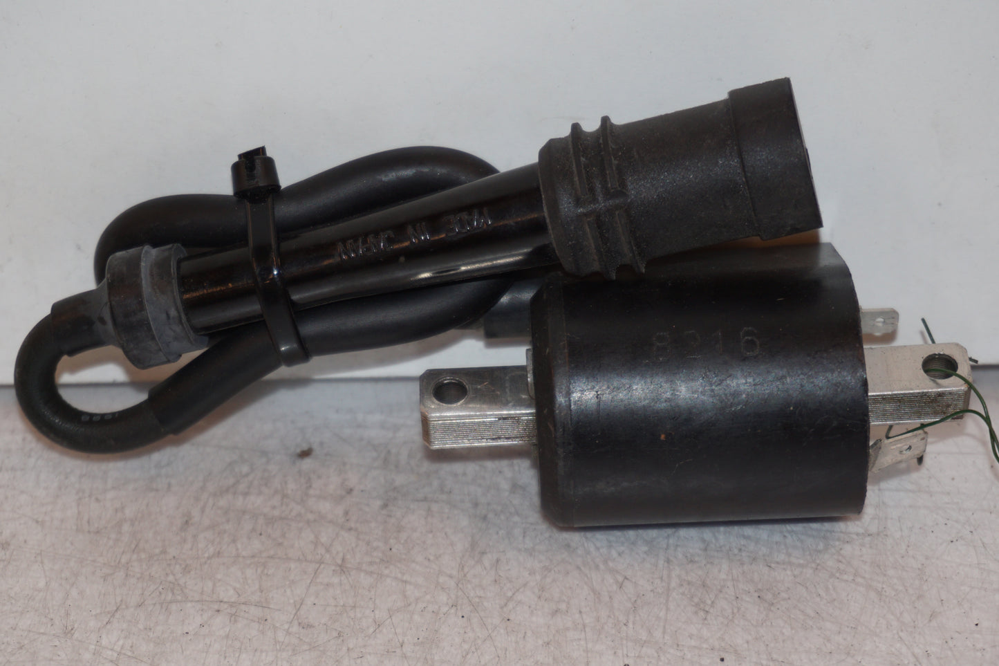 Baksidan på Tändspole från en Yamaha XVS 650 -1998 motorcykel.