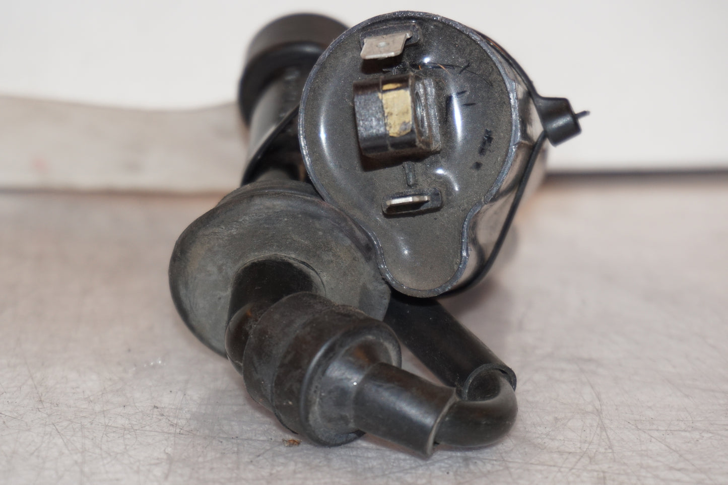 Snett uppifrån på Tändspole från en Yamaha TDM 850 -1996 motorcykel.