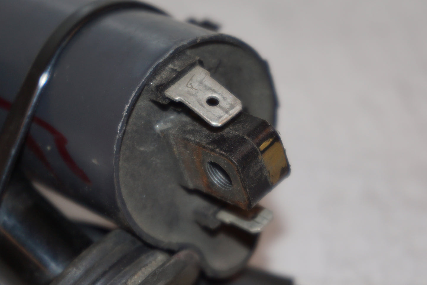 Snett nerifrån på Tändspole från en Yamaha TDM 850 -1996 motorcykel.