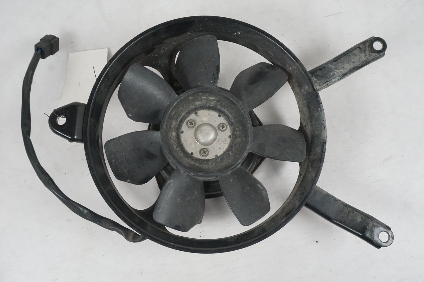 Framsidan på Vattenkylfläkt från en Kawasaki ZR-X 1200 S -2001 motorcykel.