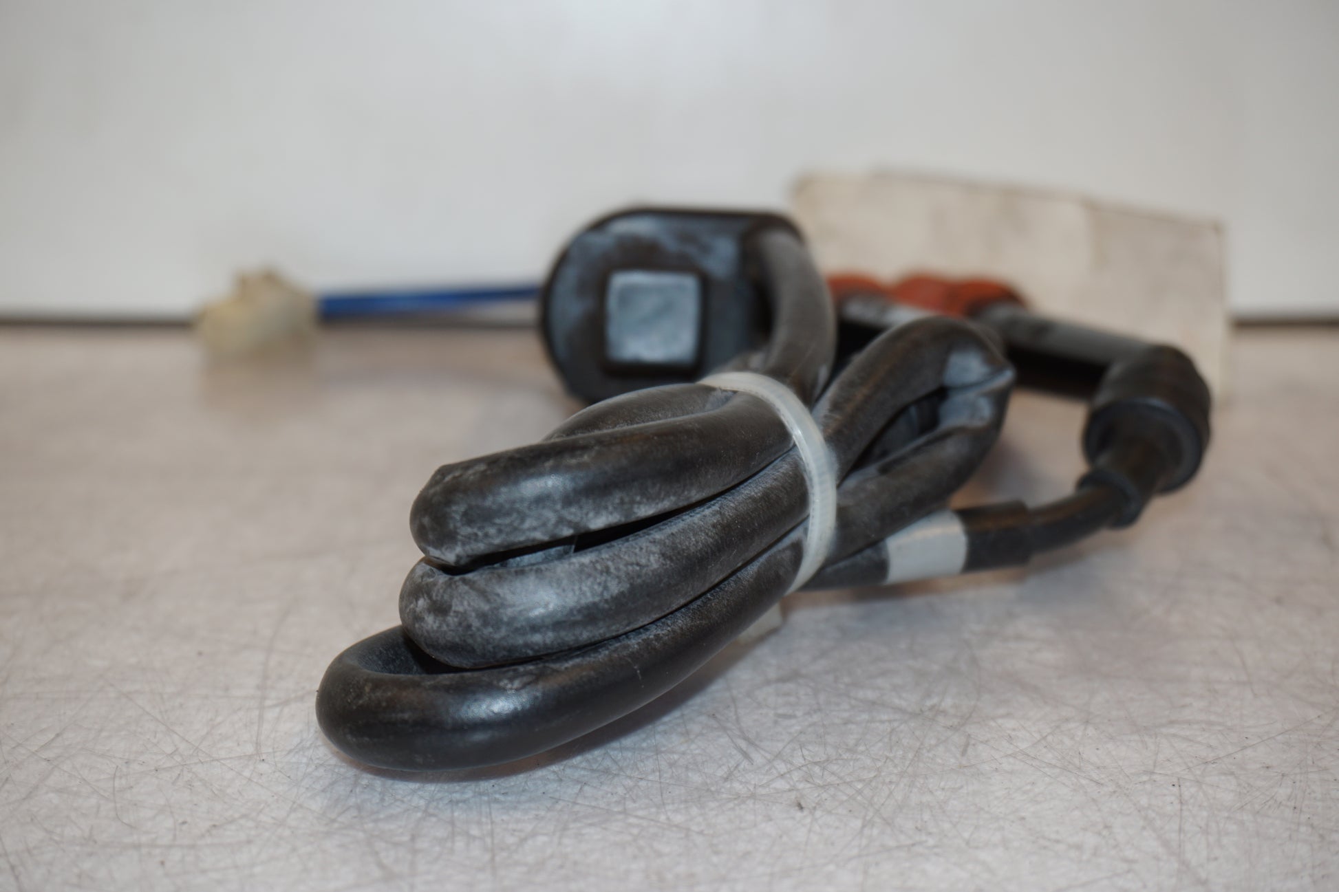 Snett uppifrån på Tändspole från en Yamaha FZ 750 -1988 motorcykel.