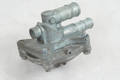 Baksidan på Bensinpump förgasare från en Honda VT 600 C -1999 motorcykel.