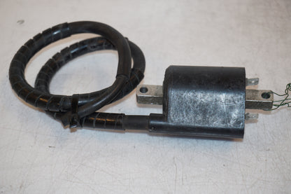 Framsidan på Tändspole från en Yamaha XVS 650 -1998 motorcykel.