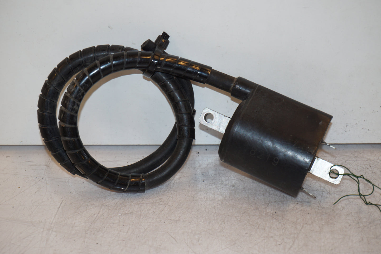 Baksidan på Tändspole från en Yamaha XVS 650 -1998 motorcykel.