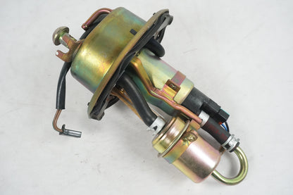 Framsidan på Bensinpump insprut från en Honda CBR 900 RR -2000 motorcykel.