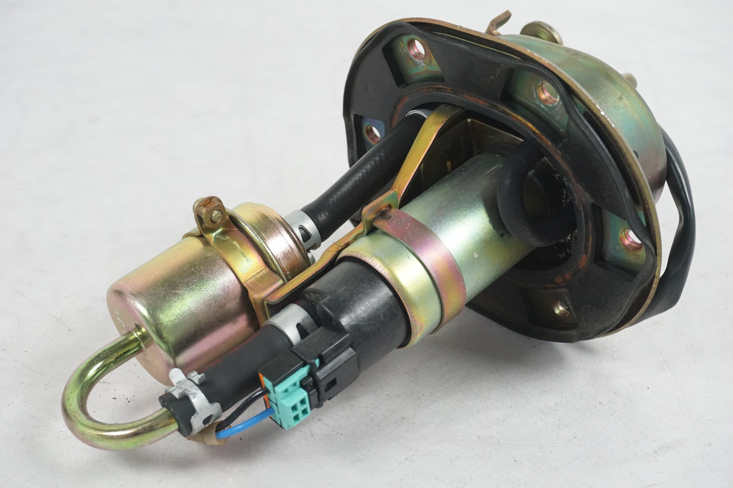 Baksidan på Bensinpump insprut från en Honda CBR 900 RR -2000 motorcykel.