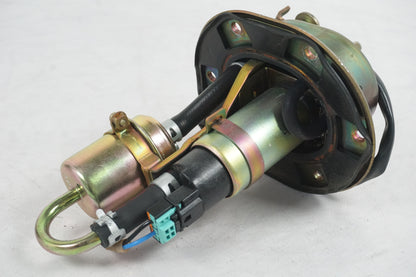 Baksidan på Bensinpump insprut från en Honda CBR 900 RR -2000 motorcykel.